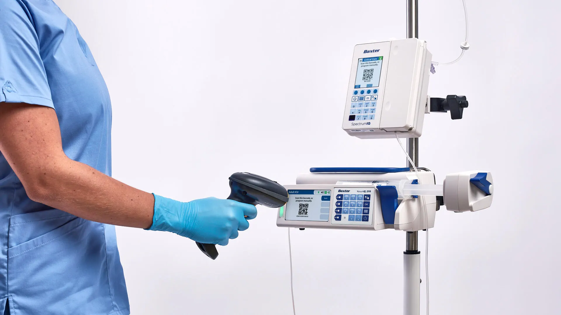 Nurse using an infusion pump