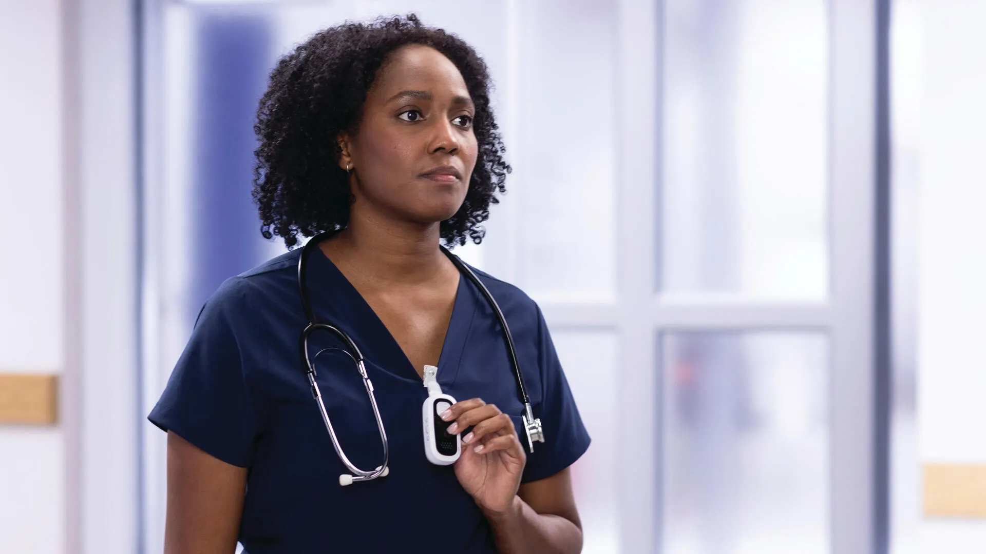 Nurse using Baxter Voalte Linq