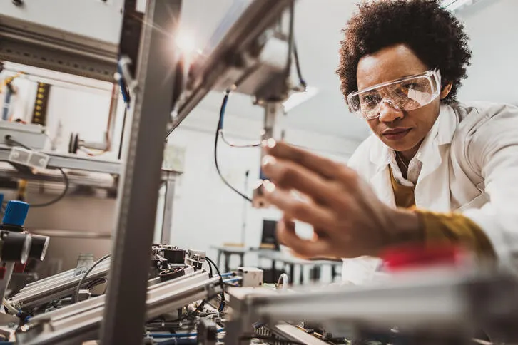Baxter employee at work with innovation