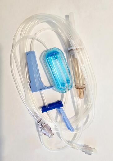 Solution Set, Non-Vented, 1.2 Micron Filter, CLEARLINK Luer Activated Valve, 10 drops/mL, 107 (2.7 m), Non-DEHP