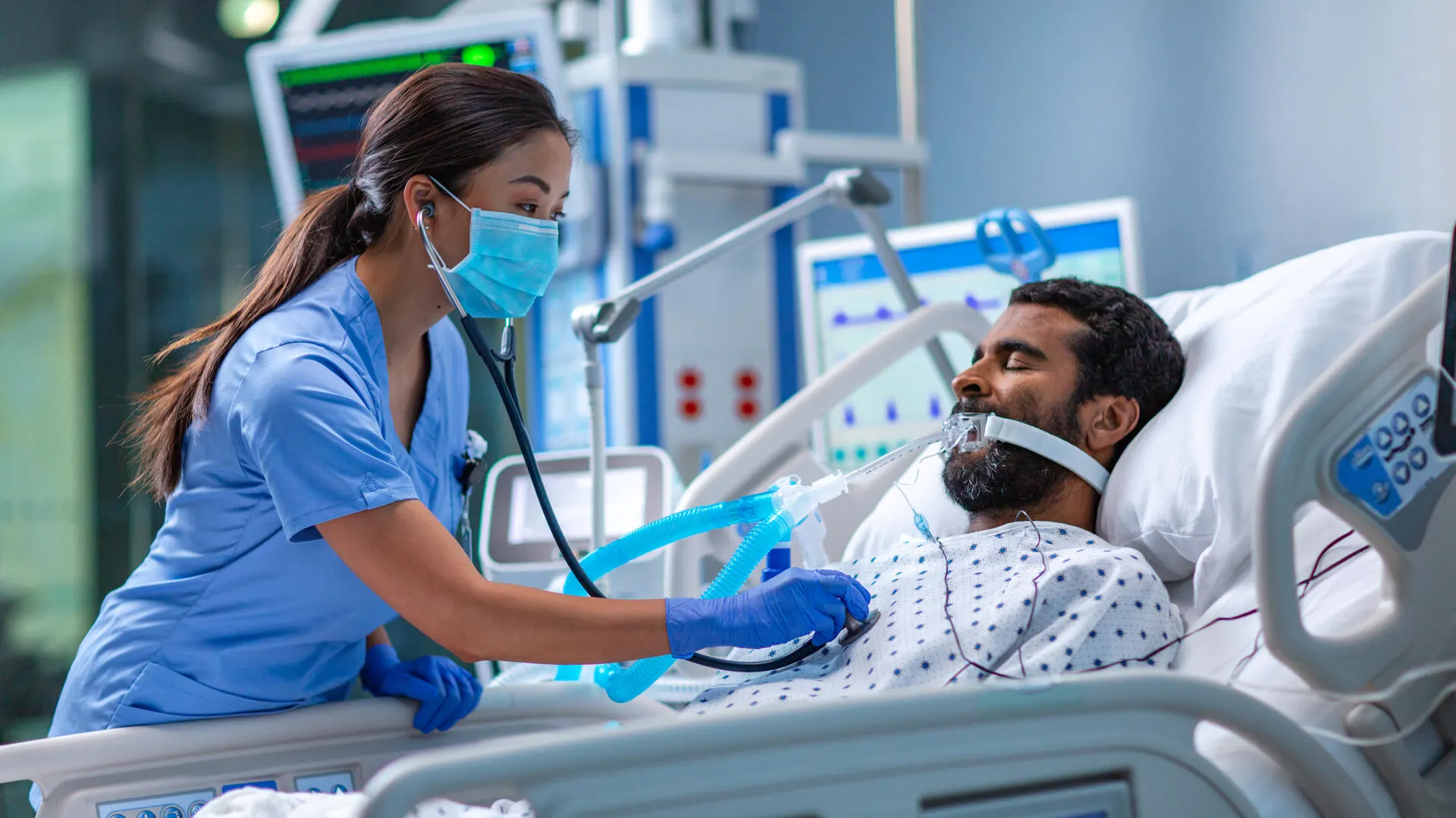 Healthcare profesional looking after a patient in the ICU